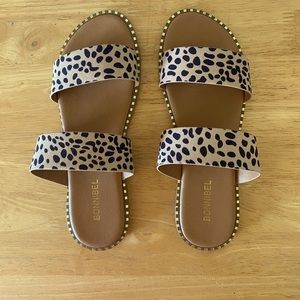 NWOT Size 6 Bonnibel Animal Print Sandals